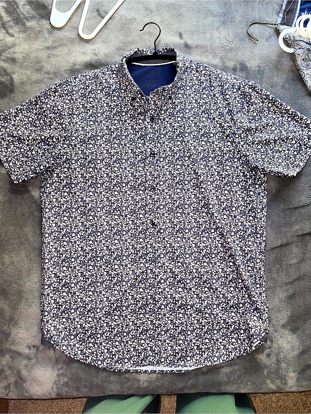 Con.Struct Men's Floral Short Sleeve Button Down in Blue & White